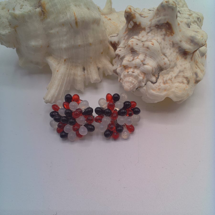 Small Black White and Red Beaded Brooch, Gift for Her, Thank you Gift, Brooch