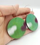 Green and cerise pink wooden hooped earrings  - Image 4