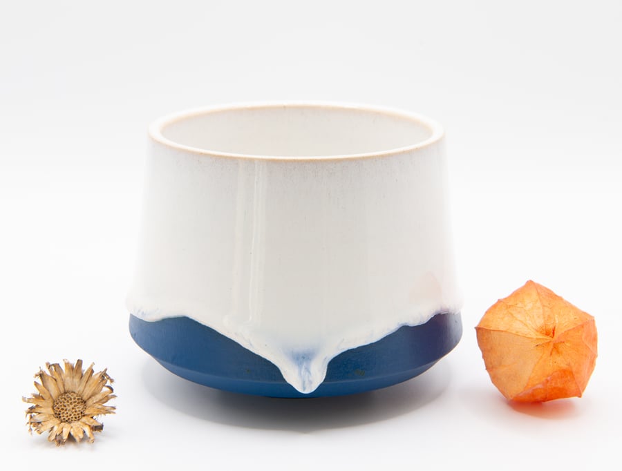 Floating Planter (on raised foot)