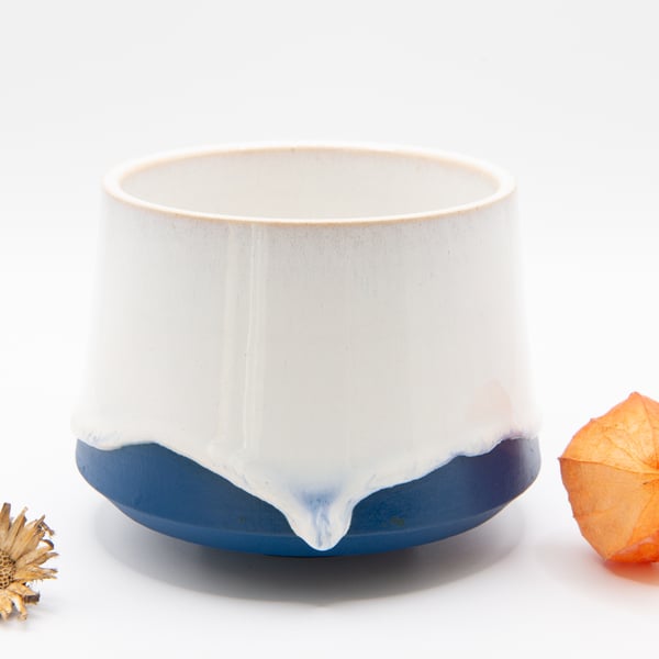 Floating Planter (on raised foot)