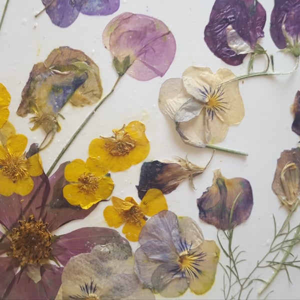 Dried flower lampshade