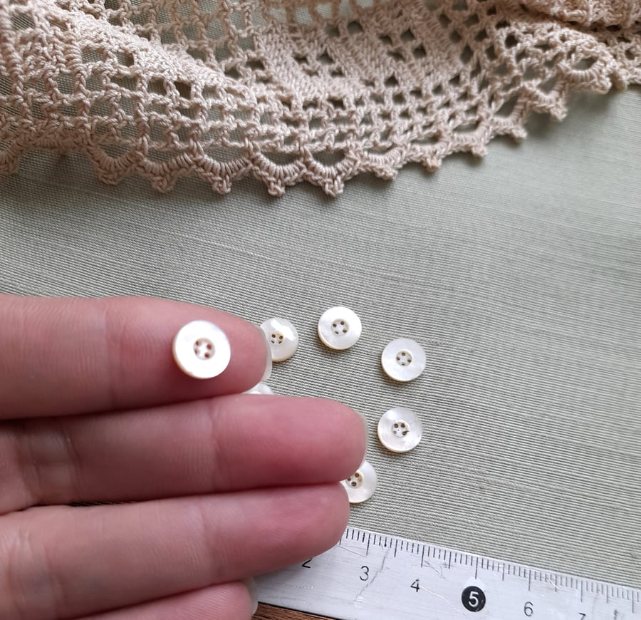 Vintage tiny natural shell buttons, 9mm, pack of 8 of one kind