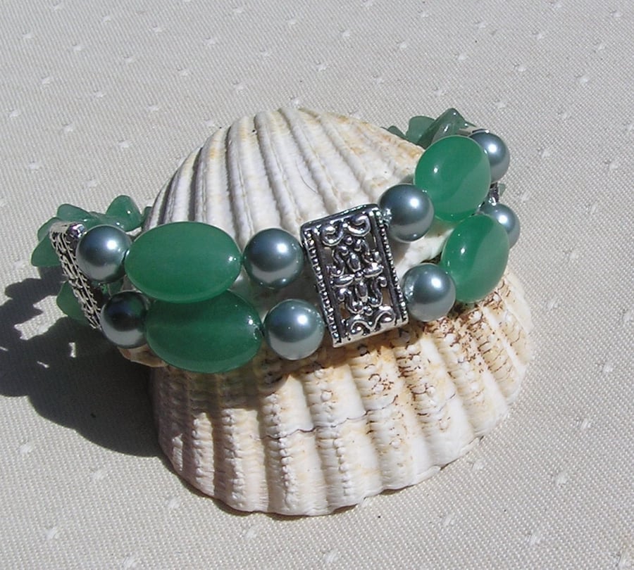 Green Aventurine & Green Shell Crystal Gemstone Beaded Chakra Bracelet "Giana"