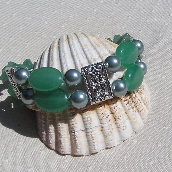 Green Aventurine & Green Shell Crystal Gemstone Beaded Chakra Bracelet "Giana"