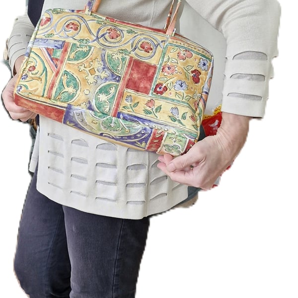 Spacious bowling bag with shoulder straps, key chain, charm tabs, zip & gusset