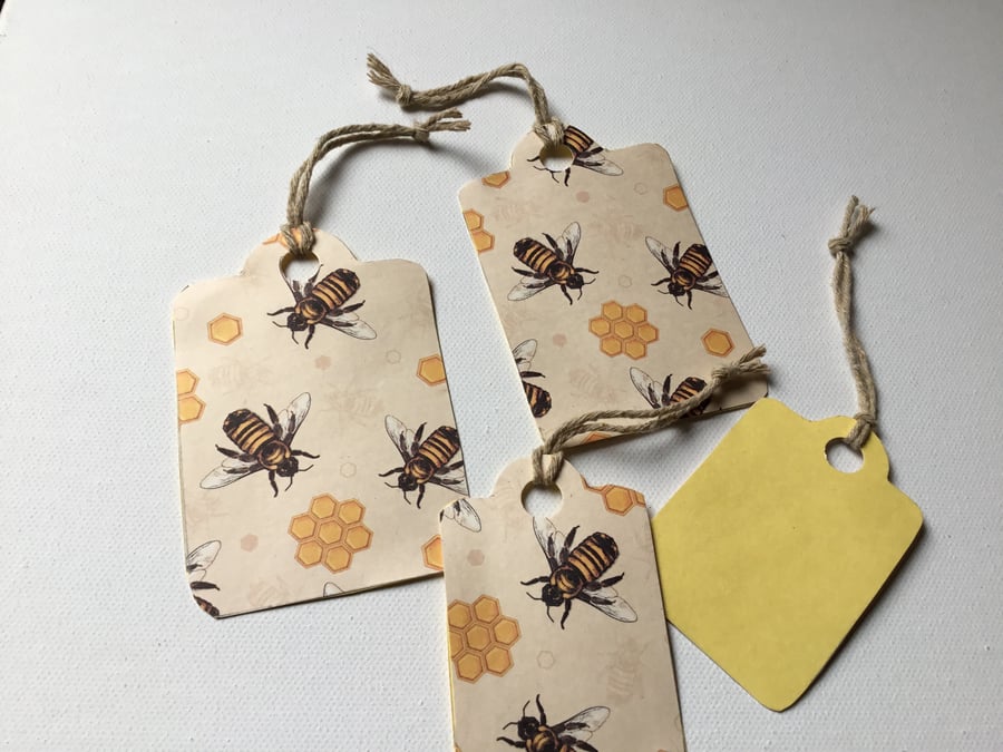 Bee gift tags. Gift tags. Bee. Set of 4 gift tags. CC816