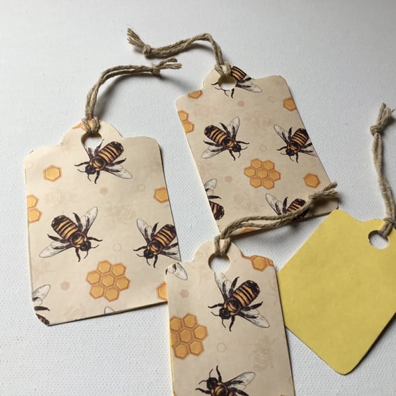 Bee gift tags. Gift tags. Bee. Set of 4 gift tags. Ref 177. Perfectly imperfect 