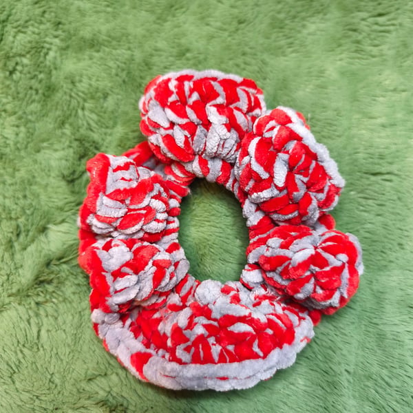 Red & Silver Large Yarn Mix Scrunchies Hair Ties