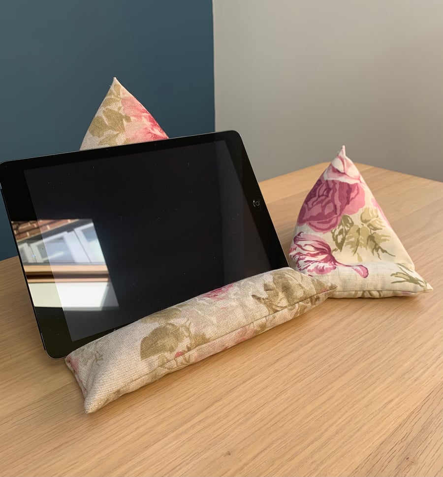 Roses tablet and phone beanbag set