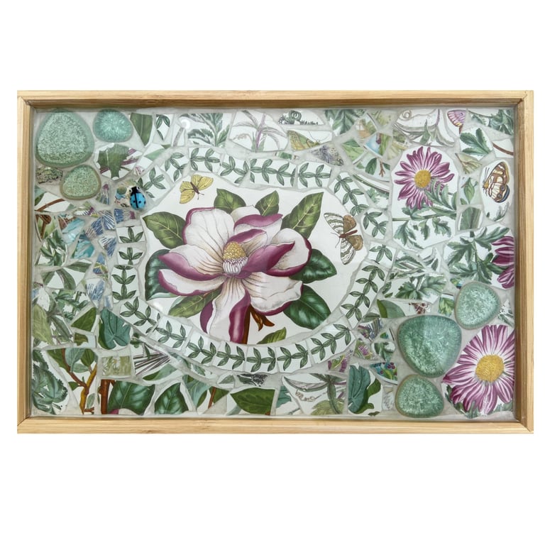 A beautiful tray, bringing the charm of an English Country Garden into your home