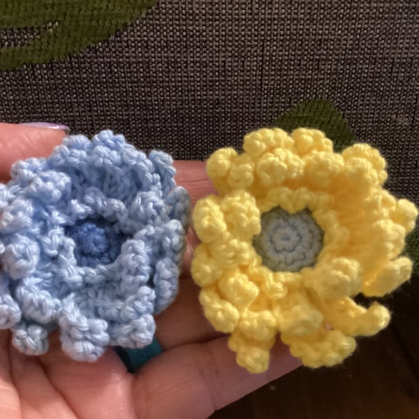 Set of 2 floral crochet hair bobbles