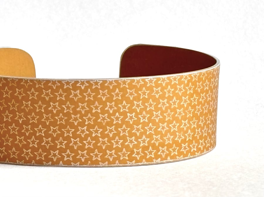 Star pattern aluminium cuff pale gold - second