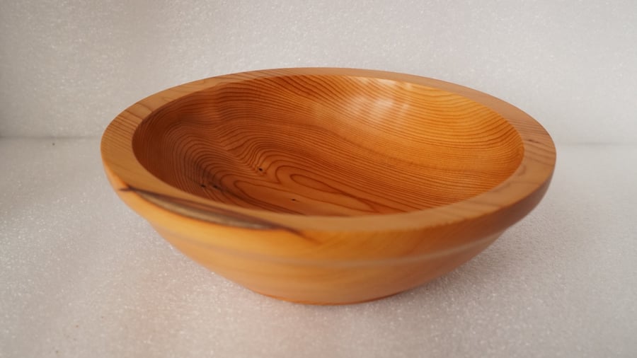 Handmade yew bowl - 16cm