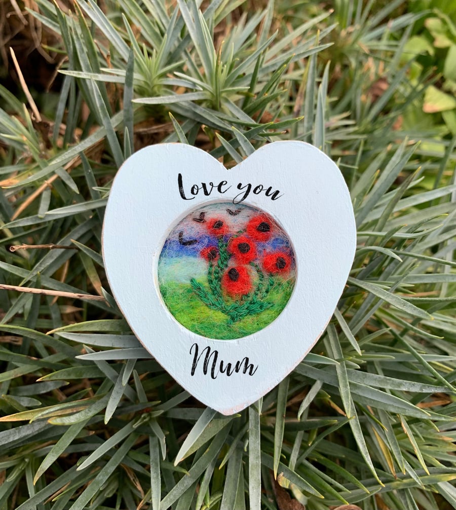 Needlefelted-wooden fridge magnet