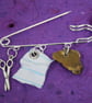 Scissors paper stone brooch - Image 2