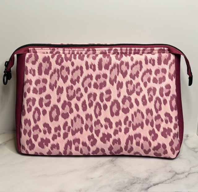 Medium faux leather toiletry bag