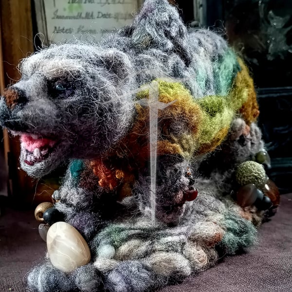 Needlefelt mountain bear
