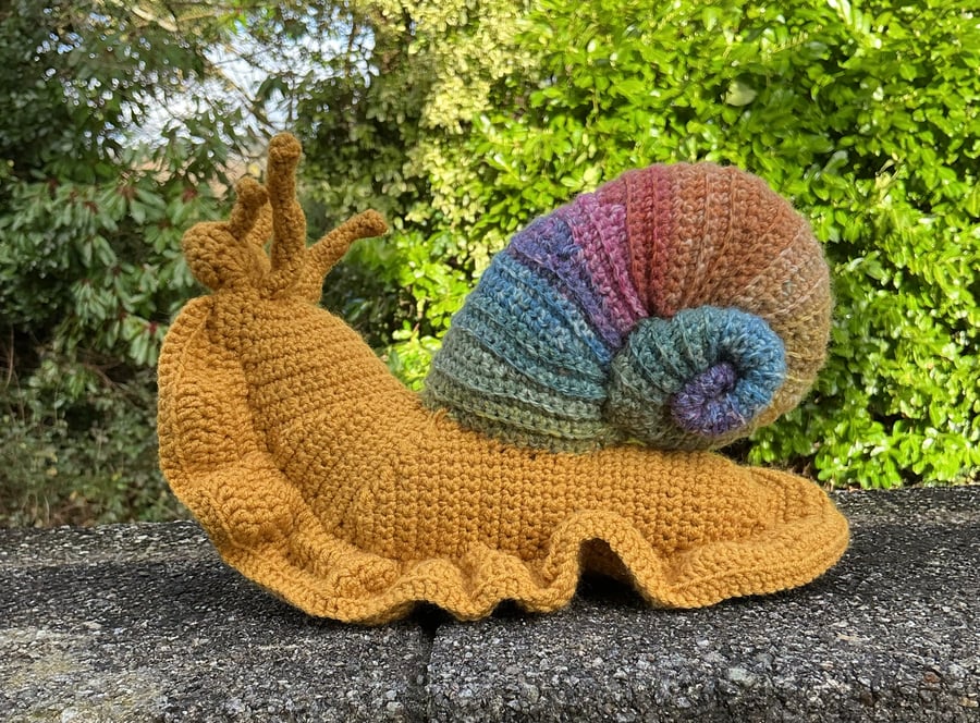 Crochet snail