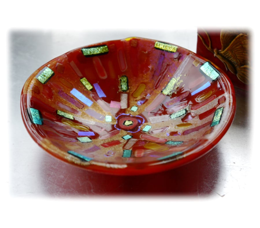 Fused Glass Bowl Round 12.5cm Red Gold Dichroic 016