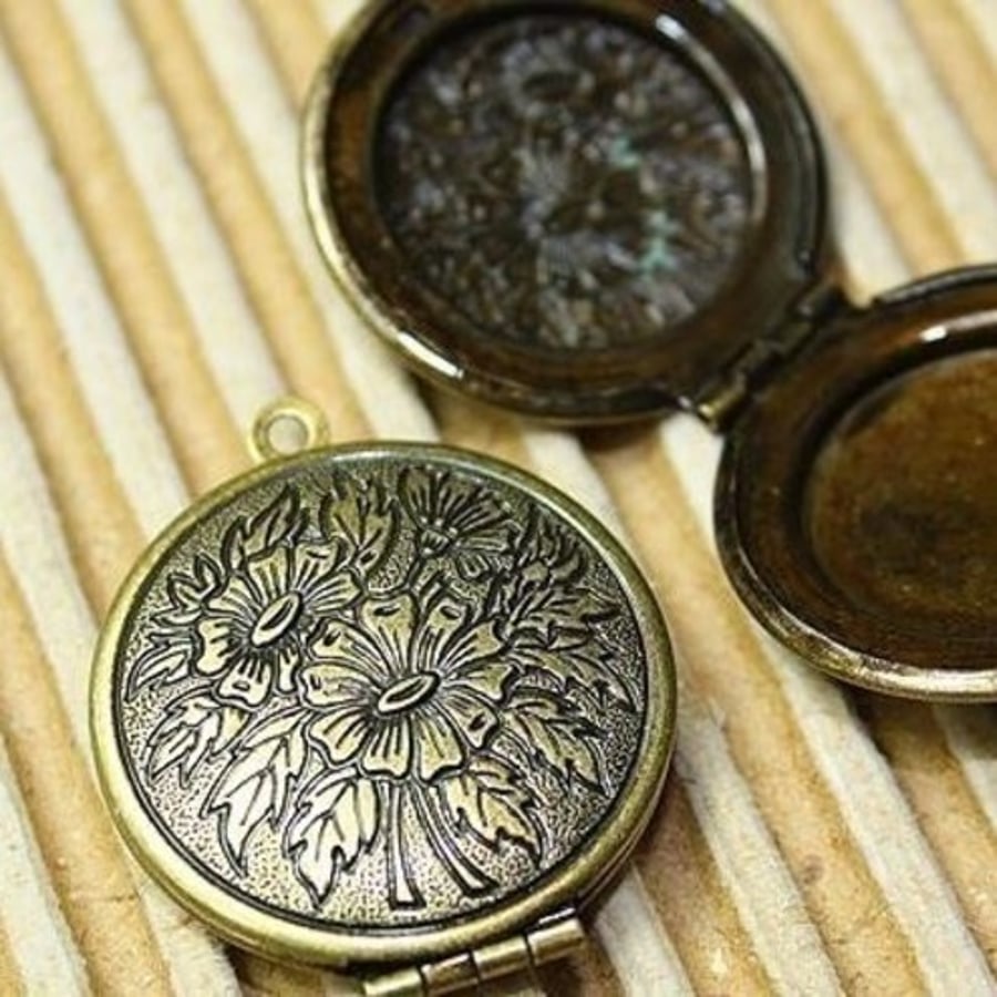 28mm antique bronze  locket