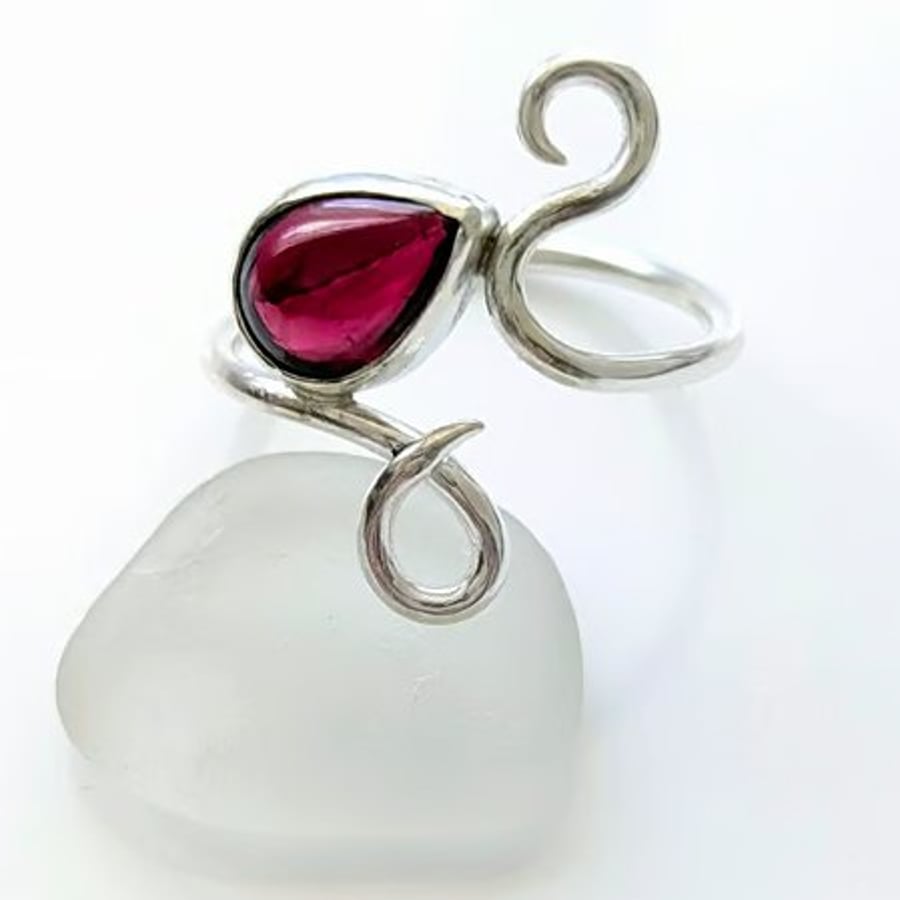 Pear Shape Garnet Sterling Silver Wavy Ring in art Nouveau Style Size O