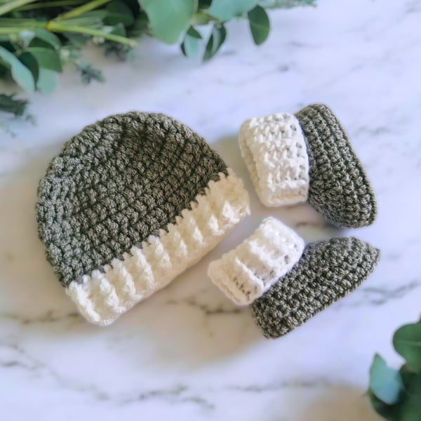 Newborn Baby Hat and Booties Crochet Gift Set - CLEARANCE 