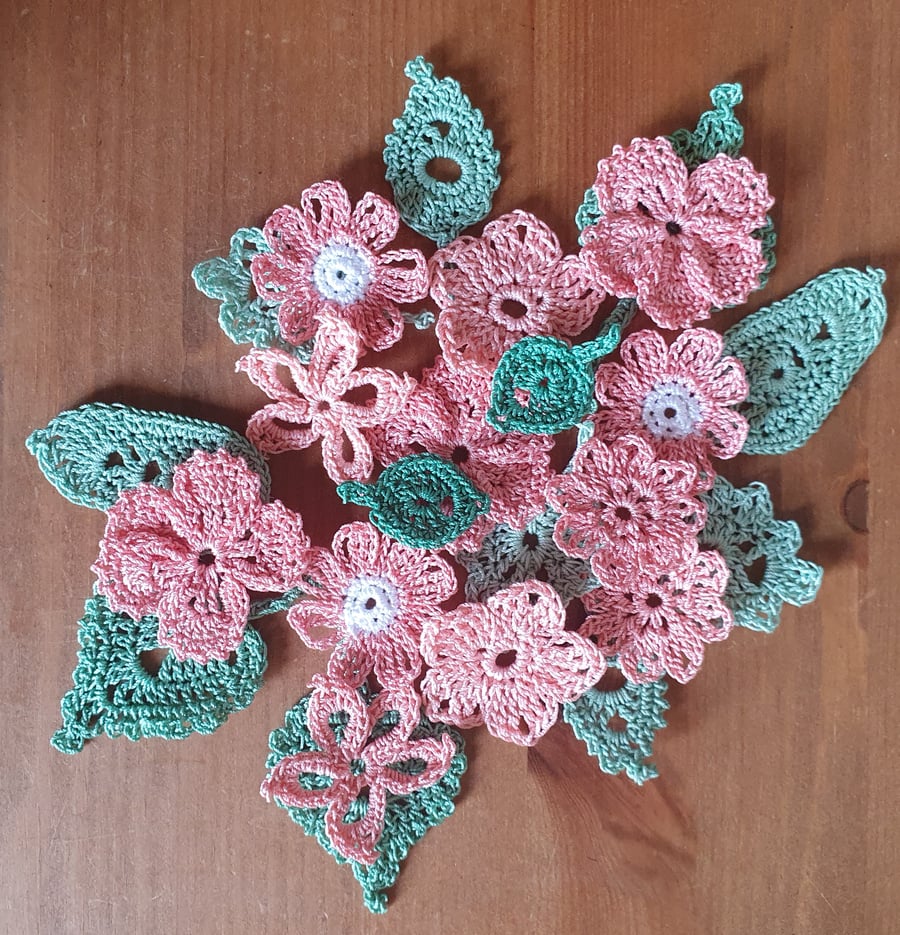 PACK of 24 FLOWER & LEAF EMBELLISHMENTS - PEACH & GREEN - CARDMAKING, SCRAPBOOKS