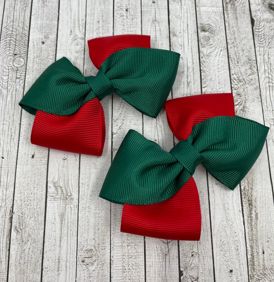 School Hunter Green and Red Diagonal Double with Bows on Clips (pair)
