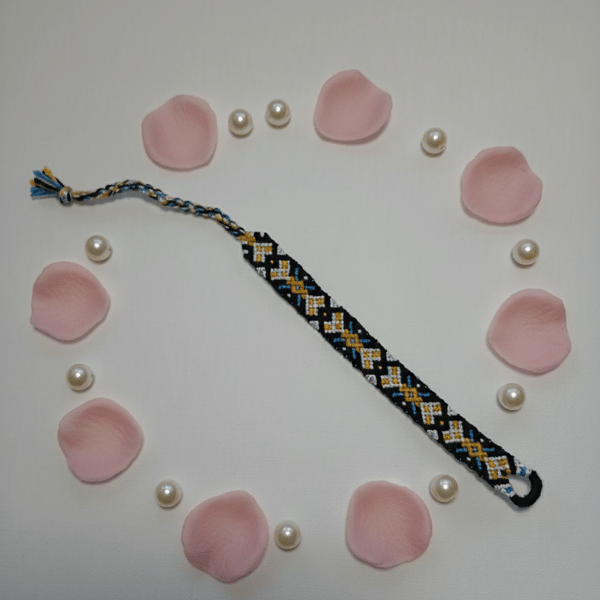 Macrame Friendship Bracelet – Ethnic Style Wristband in Black, White & Yellow