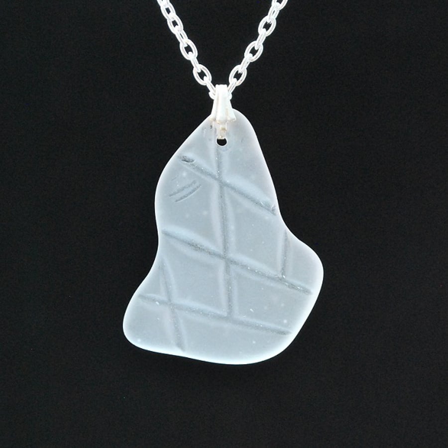 Patterned glass pendant