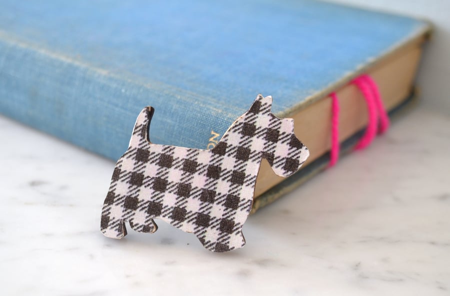 Scottie Dog Wooden Brooch in Black and White Check