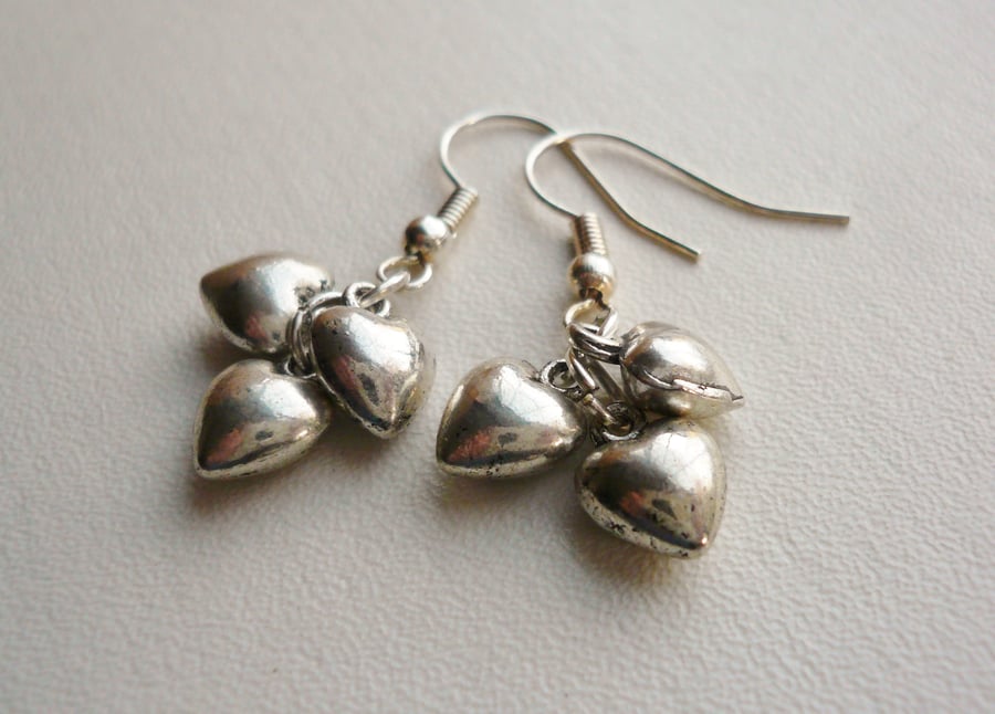 Necklace and Earrings Set  Silver Heart Cluster   KCJ319