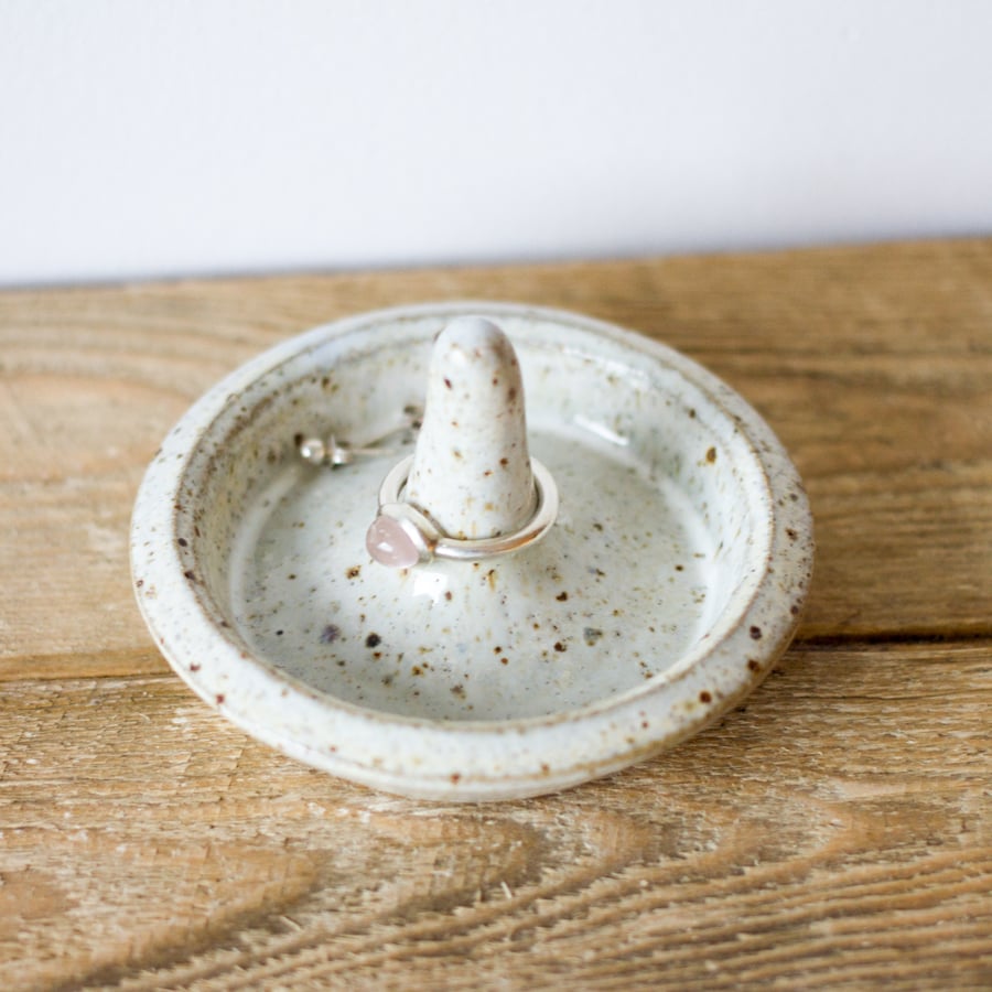 Ceramic Ring Holder - Speckled White