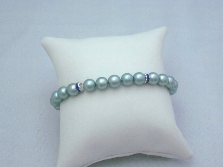 Ligth blue glass pearl and rhinestone bracelet (325)