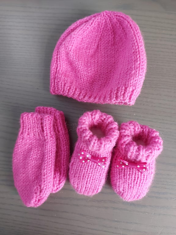 Baby Hat, gloves and booties set