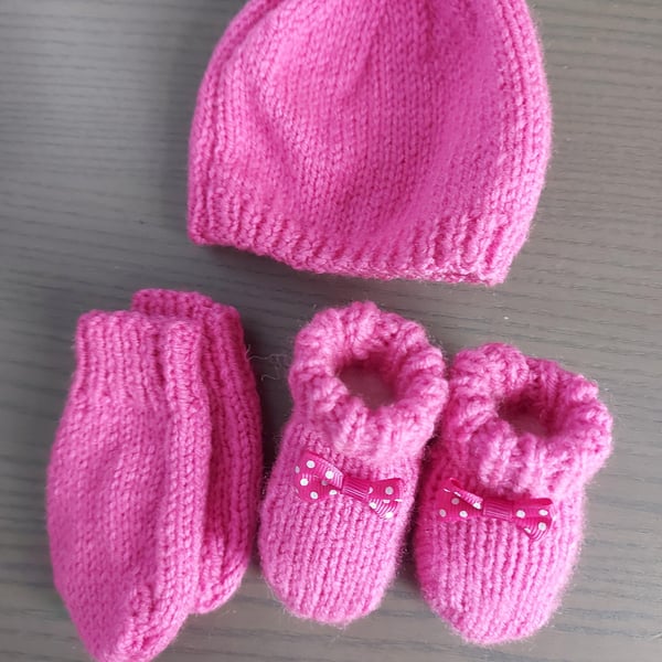 Baby Hat, gloves and booties set