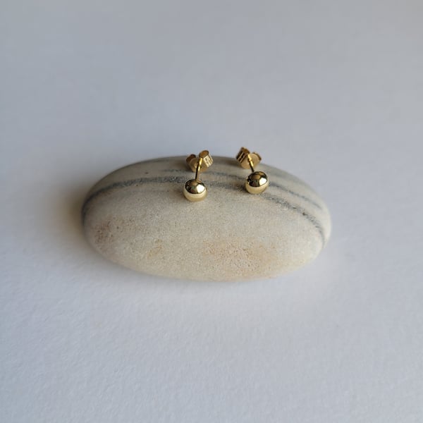 18ct Yellow Gold Stud Earrings, Recycled Gold Round Studs 
