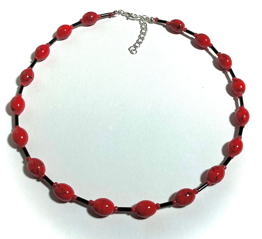 Red & Black Oval Bead Necklace