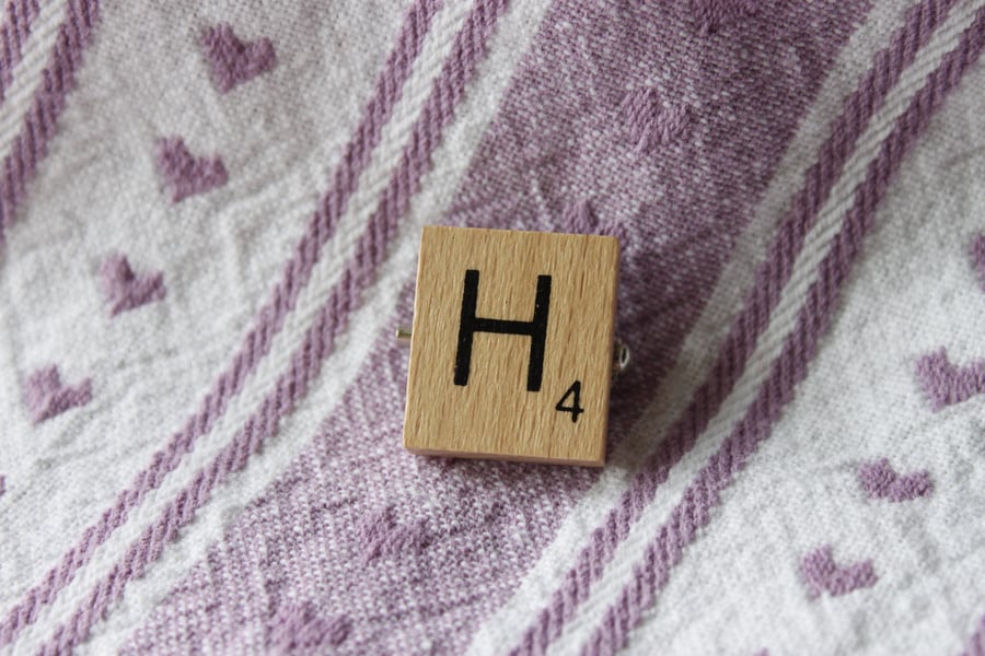 Scrabble style wooden letter brooch - H