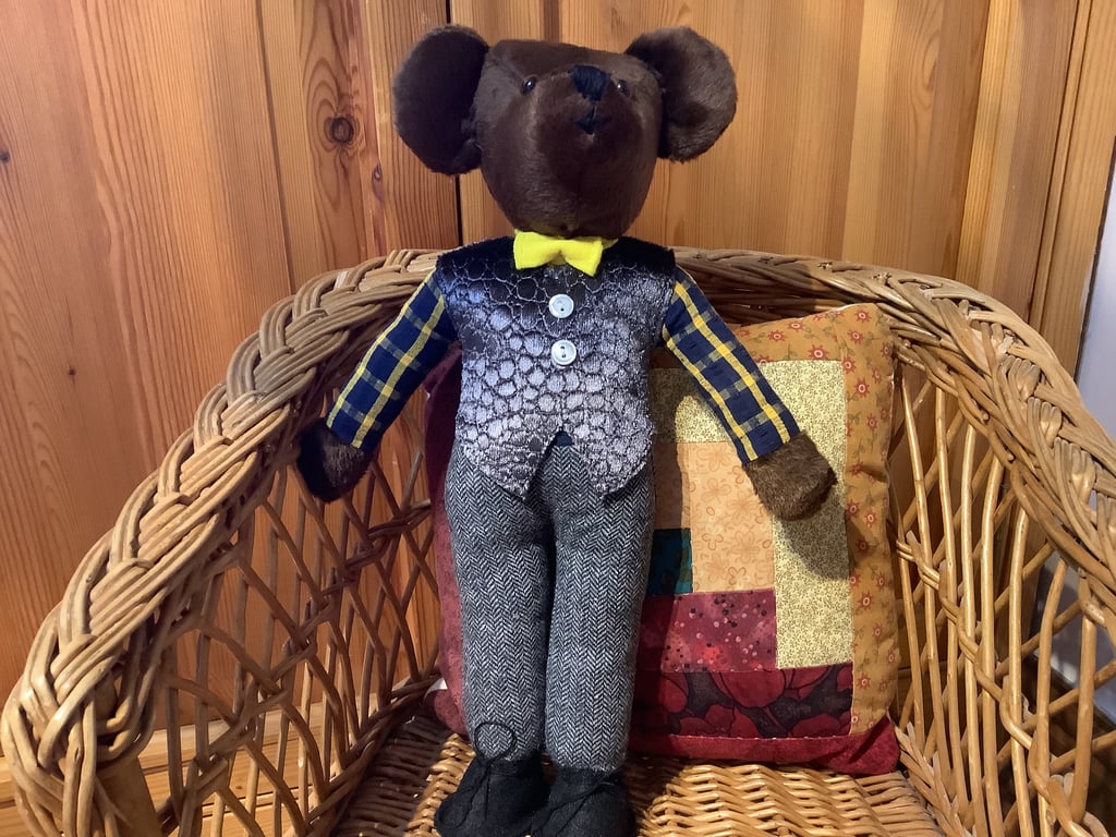 Little brown collectable bear, Christmas gift an original pattern.