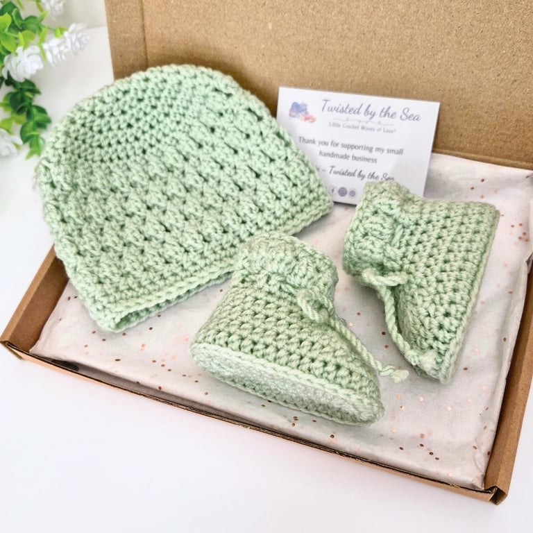 Crochet Baby Hat and Booties Set – Special Baby Gift