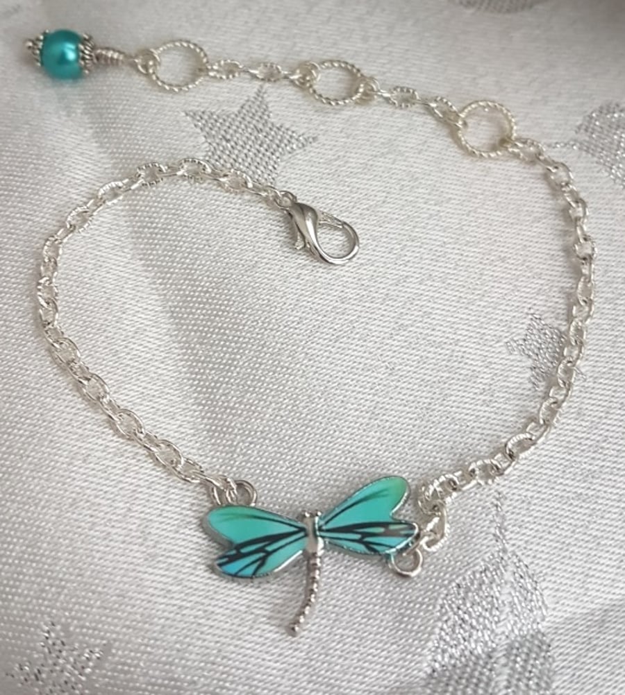 Gorgeous Dragonfly Chain Bracelet - Silver Tones.