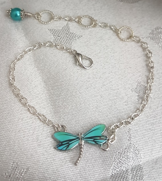 Gorgeous Dragonfly Chain Bracelet - Silver Tones.