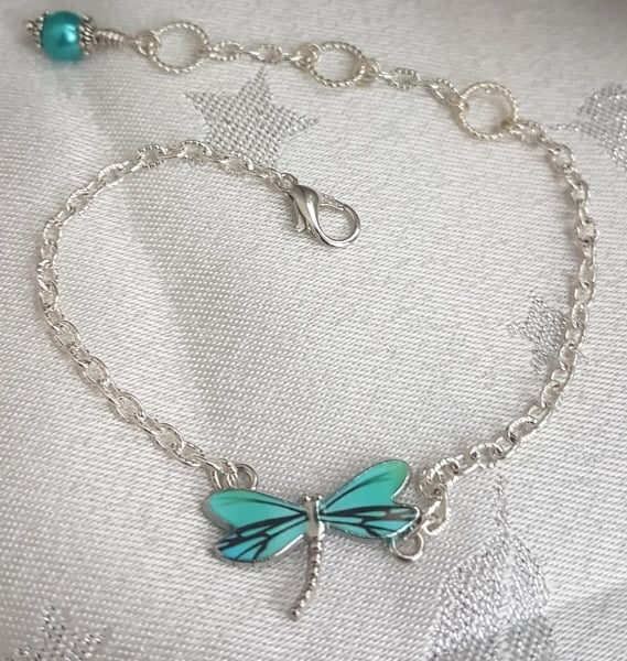 Gorgeous Dragonfly Chain Bracelet - Silver Tones.