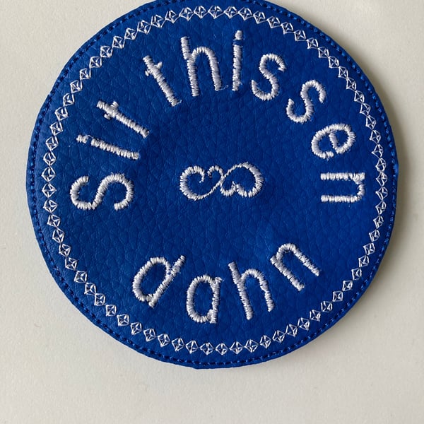 613. Sit thissen dahn - Yorkshire saying coaster.