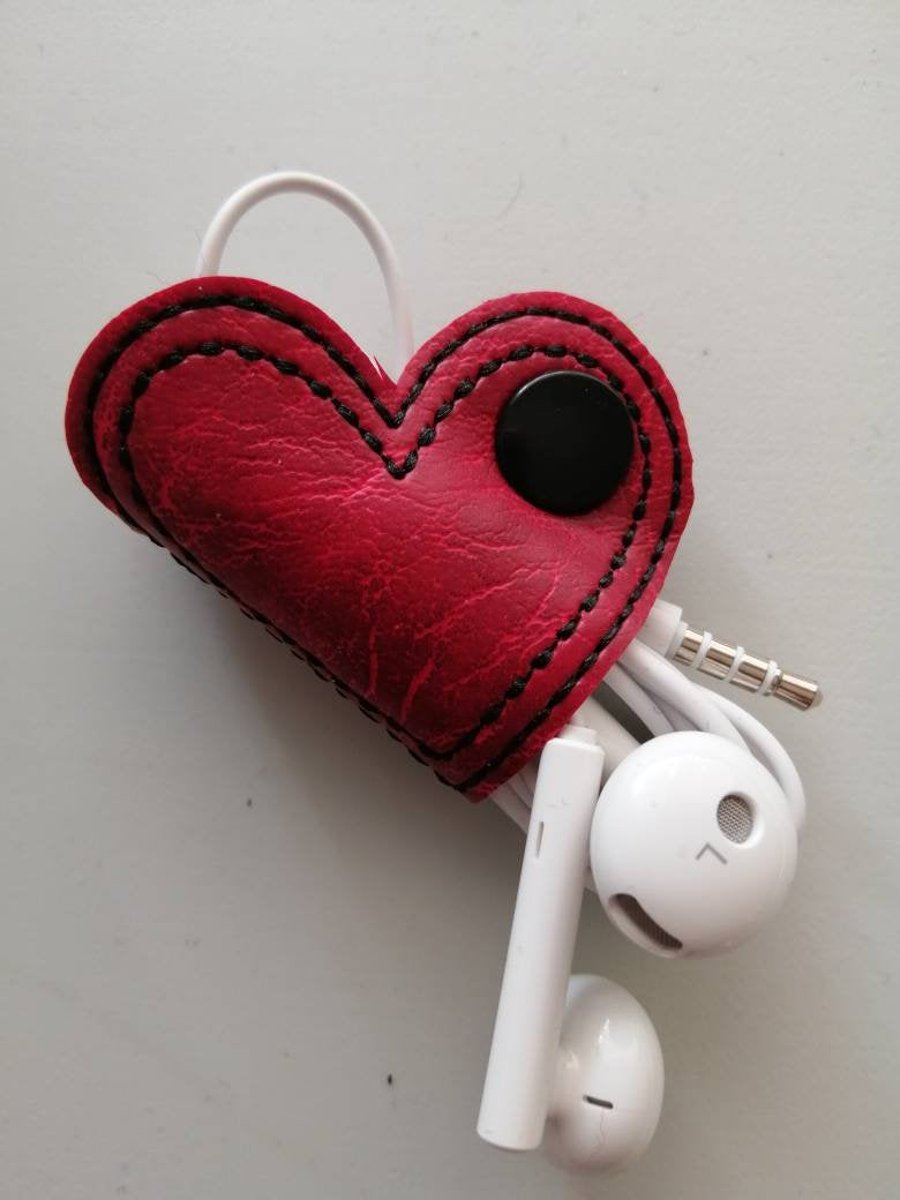 806. Heart cord organiser.