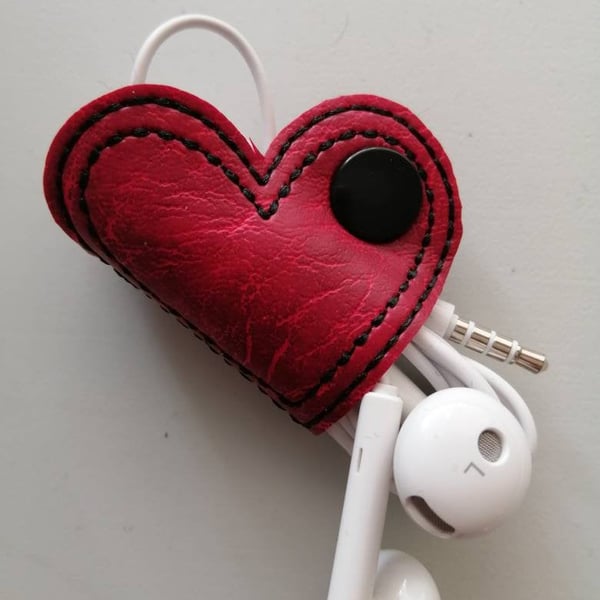 806. Heart cord organiser.