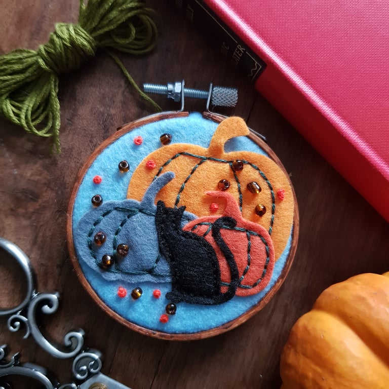 Black cat with pumpkins - small wall decoration 