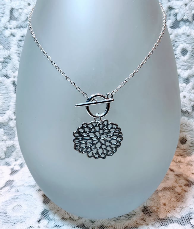 Flower Pendant Chain Necklace