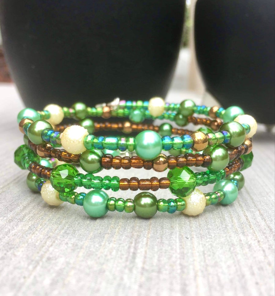 Green Brown and Ivory Glass Beaded Memory Wire Wrap Around Charm Bracelet 